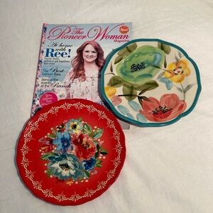 The pioneer woman two plates Bloom melody floral free magazine collectib…